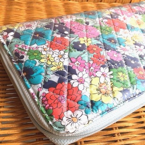 Vera Bradley Multicolor Floral Travel Bag - Picture 2 of 4